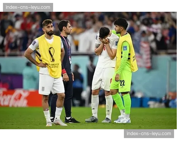 温情时刻：布雷斯特主场为效力十年的老将举办简短的纪念仪式