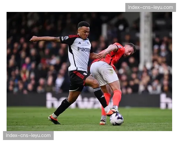 半场战报：十人维拉0-1落后布莱顿，道格拉斯·路易斯染红离场